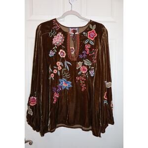 Large Johnny was velvet embroidery blouse NWOT